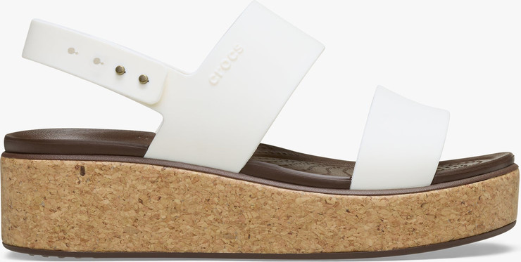 Crocs Brooklyn Cork Low Wedge - סנדלי פלטפורמה קרוקס ברוקלין קורק לנשים בצבע לבן גיר