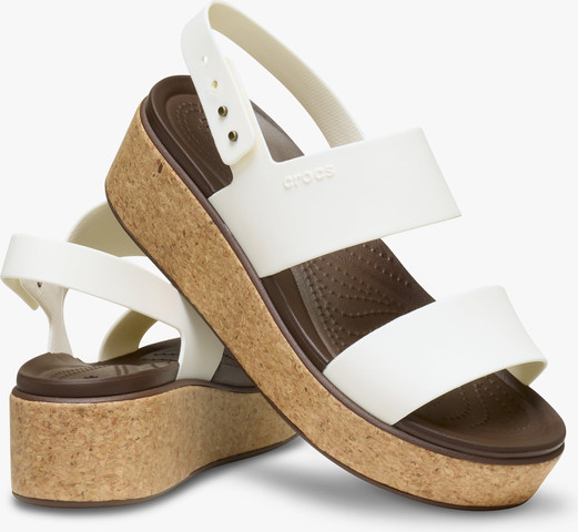Crocs Brooklyn Cork Low Wedge - סנדלי פלטפורמה קרוקס ברוקלין קורק לנשים בצבע לבן גיר