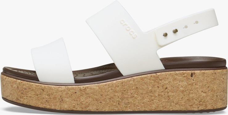 Crocs Brooklyn Cork Low Wedge - סנדלי פלטפורמה קרוקס ברוקלין קורק לנשים בצבע לבן גיר