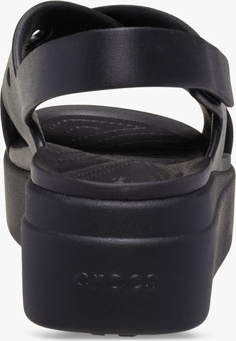 Crocs Brooklyn 4U Cross Strap Sandal - סנדלי פלטפורמה קרוקס ברוקלין לנשים בצבע שחור