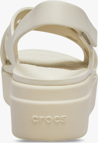 Crocs Brooklyn 4U Cross Strap Sandal - סנדלי פלטפורמה קרוקס ברוקלין לנשים בצבע פרפה