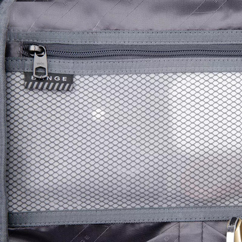 תיק גב The Glen Pro 30L למחשב 16 אינץ' עם יציאת USB מבית כאמל מאונטין - שחור