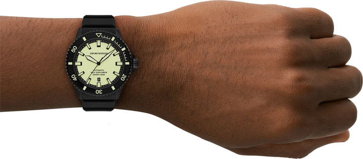 שעון יד אוטומטי לגבר מבית Armani מקולקציית SEA EXPLORER דגם AR60085