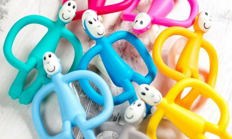 נשכן קופיף עם מברשת שיניים הראשונה מסיליקון רפואי - אפור