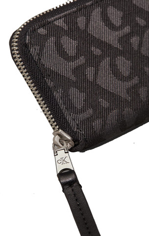 ארנק דמוי עור לאישה מבית Calvin Klein דגם LV04K1080G-UB1