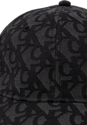 כובע מצחייה מבית Calvin Klein  דגם LV04K5058G-UB1