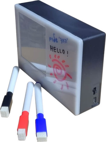 לוח ממו מחיק הכולל תמונה ותאורה