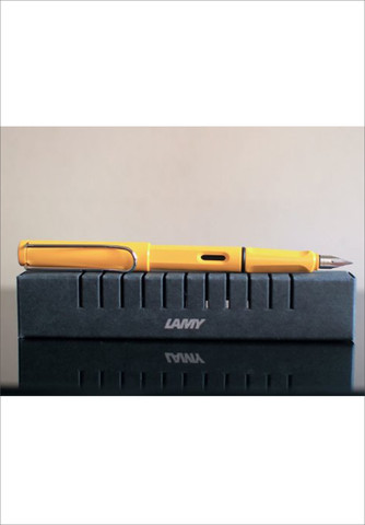 עט נובע מבית LAMY מקולקציית SAFARI דגם 4000217