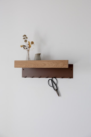 מתלה עם מדף - PLANK HANGER בצבע חלודה