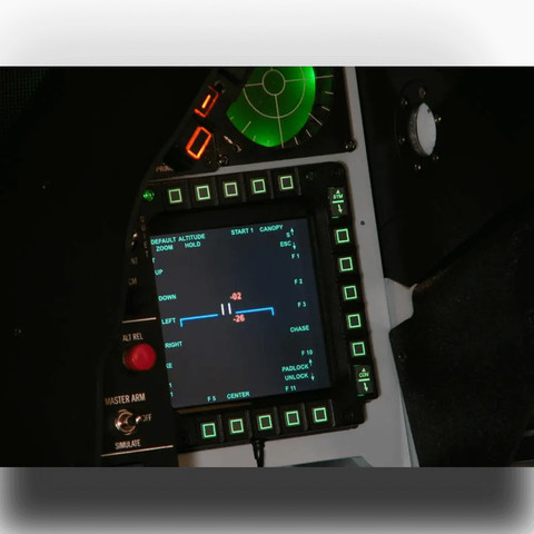 שני צגי בקרה רב-פונקציונלי MFD Cougar Pack מבית Thrustmaster