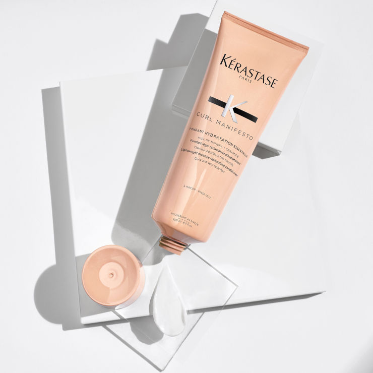CURL MANIFESTO מרכך לשיער מתולתל עד מתולתל מאוד