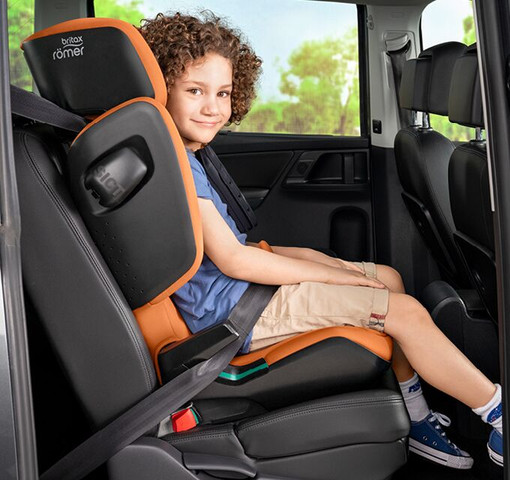 בוסטר לילדים דגם Kidfix i-Size מבית Britax - צבע ירוק