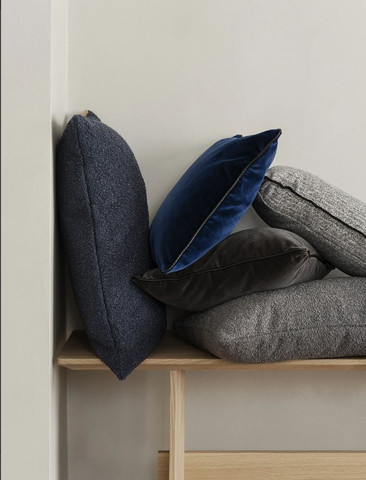 כרית מילוי נוצות 40X60 כחולה BOUCLE Cushion Midnight Blue