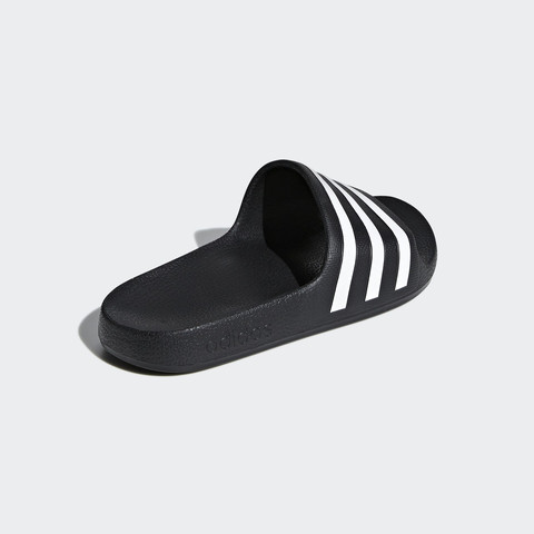אדידס כפכף נוער פסים לבנים רחבים בצבע שחור (ADILETTE AQUA K)