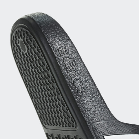 אדידס כפכף נוער פסים לבנים רחבים בצבע שחור (ADILETTE AQUA K)