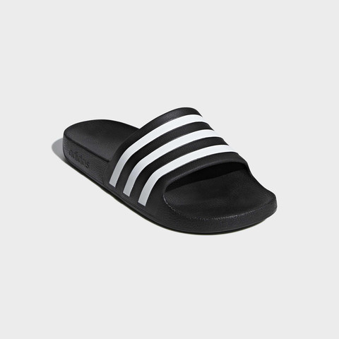אדידס כפכפים לגברים פסים שחור לבן (Adilette Aqua)
