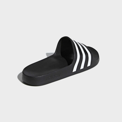 אדידס כפכפים לגברים פסים שחור לבן (Adilette Aqua)