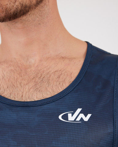 VN Racer Tank - גופיית ריצה לגבר בצבע הסוואה נייבי - כחול נייבי