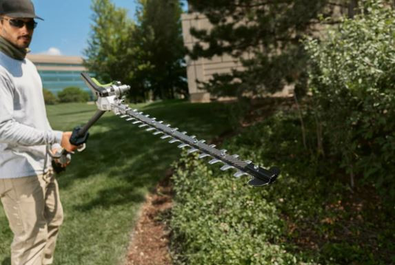 מגזמת גובה עם ראש מתכוונן סופר מקצועית 56V Brushless להבים 53 ס"מ + סוללה 2.5Ah + מטען