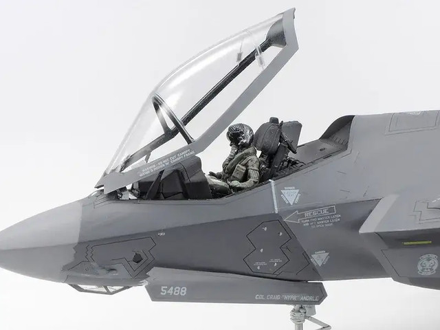 מטוס להרכבה Tamiya - F-35