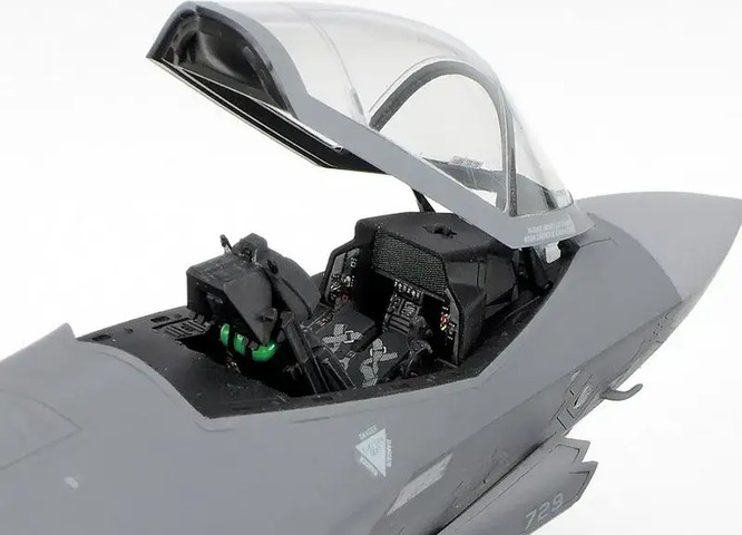 מטוס להרכבה Tamiya - F-35