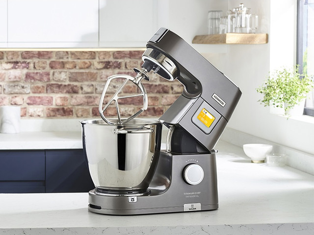 מיקסר מקצועי כולל 2 קערות שקילה וחימום Kenwood קנווד Titanium Chef Patissier XL KWL90.004.SI