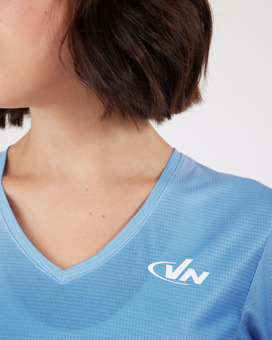 Vn Printed - חולצת ריצה / אימון לנשים בצבע כחול ערפל - כחול