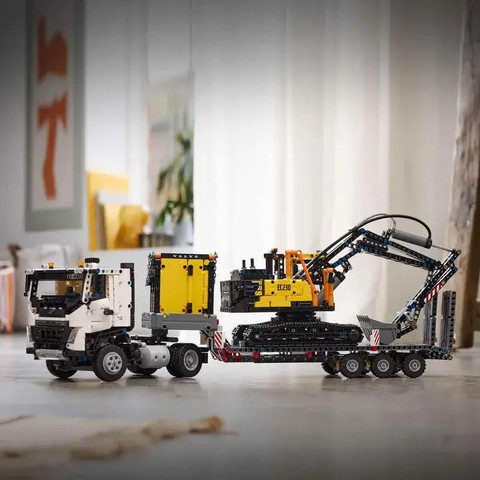 לגו טכניק משאית Volvo FMX ומחפר EC230 חשמלי 42175 - Lego