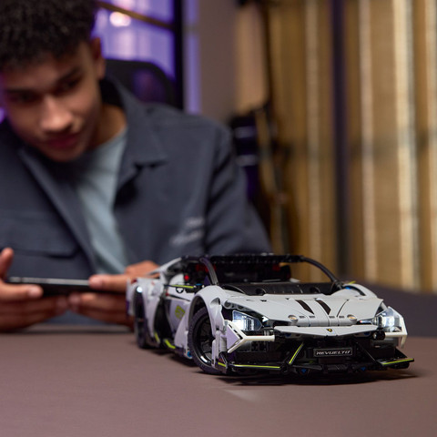 לגו טכניק מכונית על lego - Lamborghini Revuelto 42214