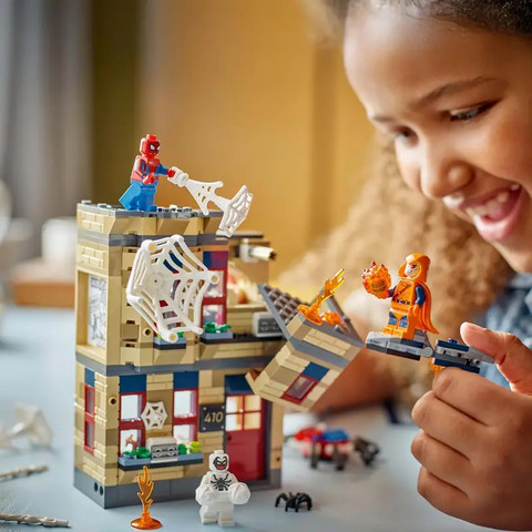לגו גיבורי על הדירה של פיטר פארקר 76317 - Lego