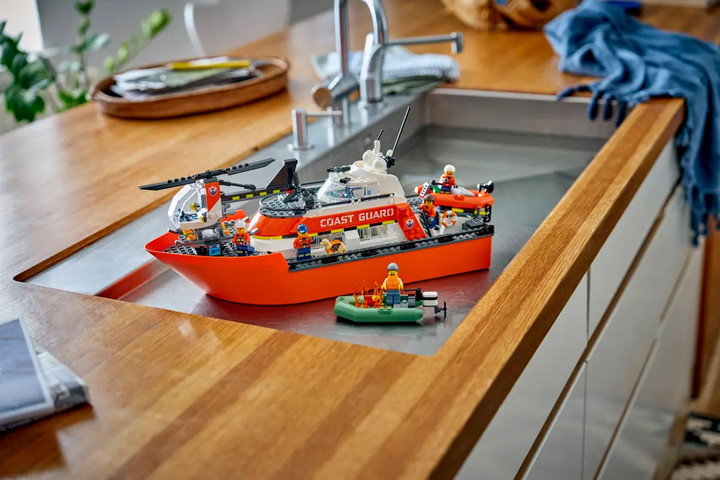 סיטי - סירת חילוץ ומסוק של משמר החופים LEGO 60504