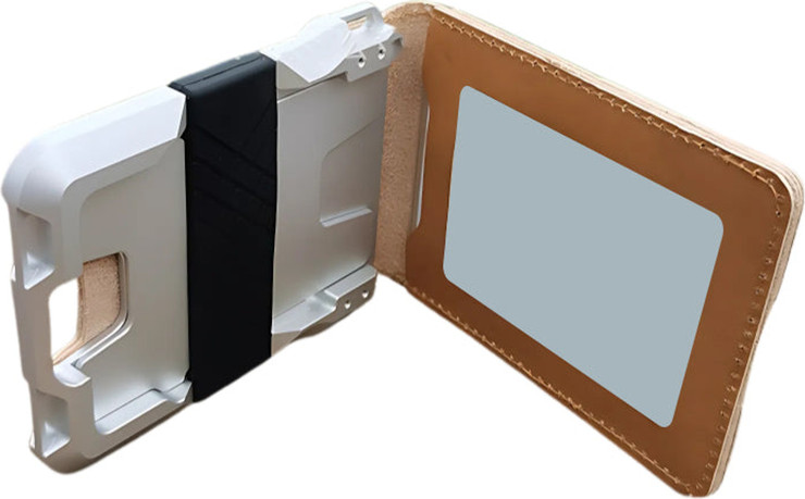 הארנק Ylthor™ Elite מבית כאמל מאונטיין - עור שחור + מתכת שחורה