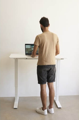 שולחן עבודה פנאומטי רוחב 140 ס"מ דגם Sit Stand Table מבית Keisar לבן