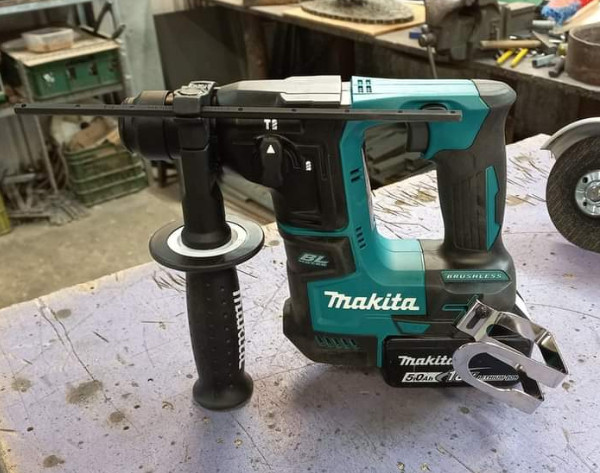 פטישון נטען 18V ללא פחמים (גוף בלבד) MAKITA