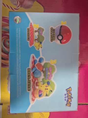 Pokémon Picacho כדור ובתוכו צעצוע פוקימון פיקצ'ו