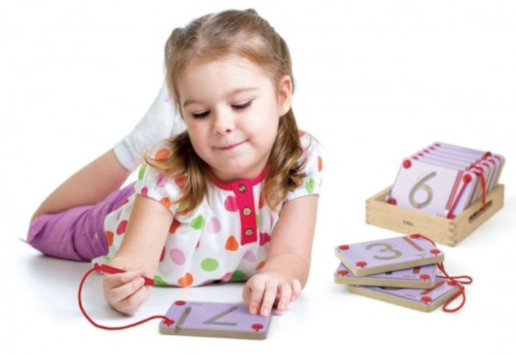 10 לוחות מגנטיים ללימוד צורות בתיבת עץ