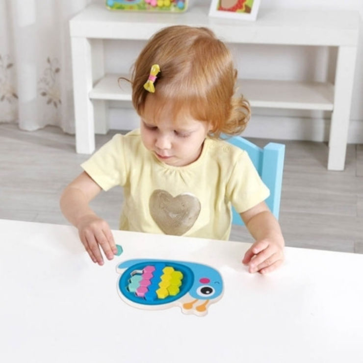 שני פאזלים פסיפס מעץ בצורת צב וחילזון עם 60 חלקים צבעוניים וכרטיסיות ליצרת גוונים שונים