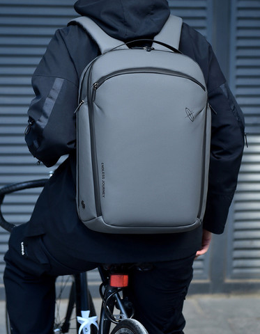 תיק גב Voyager Max-Tech 25L למחשב 16 אינץ' עם יציאת USB מבית כאמל מאונטין - שחור גט