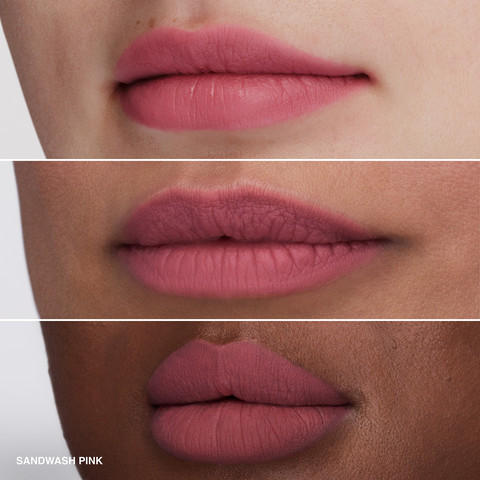 LUXE CASHMERE שפתון יוקרתי רווי בפיגמנט בגימור מאט רך - SANDWASH PINK