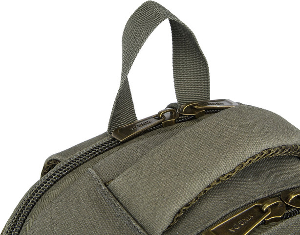 תיק גב The Satin Ultimate Max 28L למחשב 16 אינץ' מבד קנווס מבית כאמל מאונטין - חאקי