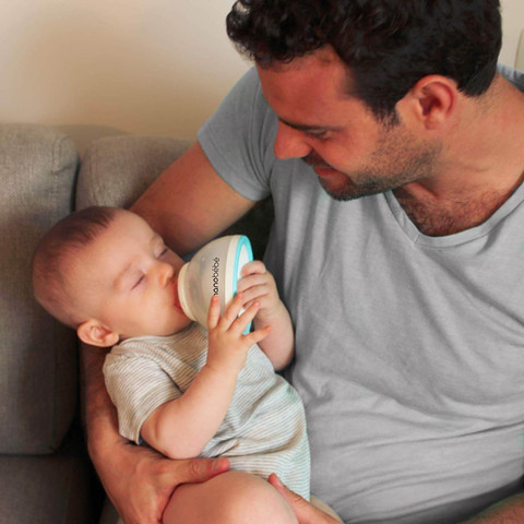 בקבוק מעבר ננובבה nanobebe מתאים לכל סוגי המזון - צבע ורוד 240 מ"ל