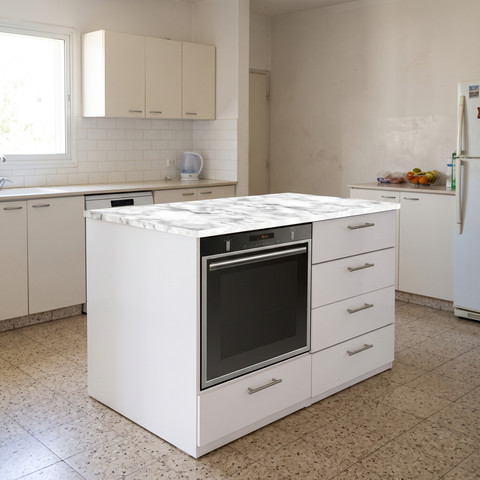 אי נייד משולב תנור בילט אין - פינת אוכל - מבית אביעם - צבע לבן דמוי שיש