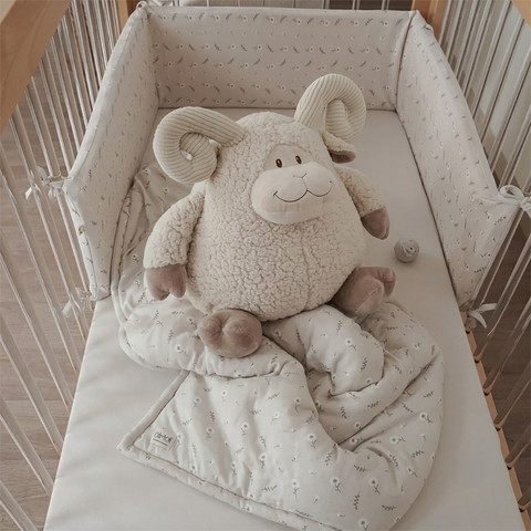 בובת עז גדולה - Large Goat In Round Shape