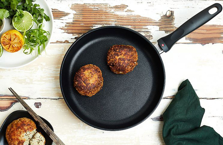 סט מחבת וסיר נמוך 3 ל' 24 ס"מ + מכסה זכוכית nonstick   מחוזק בגבישי יהלומים תוצרת Swiss Diamond