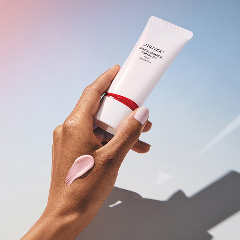 REVITALESSENCE SKIN GLOW פריימר למראה עור זוהר