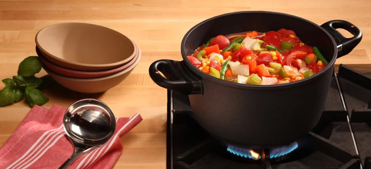 סיר גבוה 28 ס"מ 8 ל'nonstick מחוזק בגבישי יהלומים תוצרת Swiss Diamond