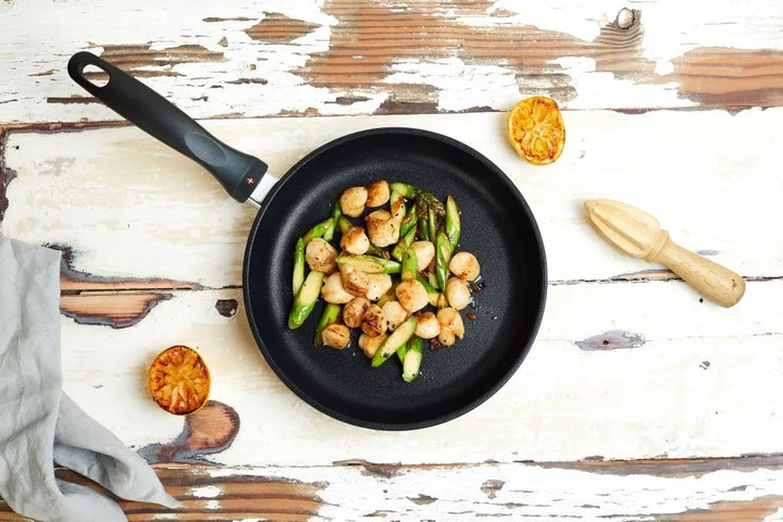מחבת 24 ס"מ אינדוקציה nonstick מחוזק בגבישי יהלומים תוצרת Swiss