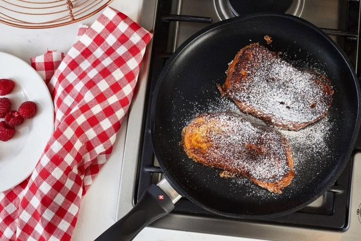 מחבת 28 ס"מ אינדוקציה nonstick  מחוזק בגבישי יהלומים תוצרת Swiss Diamond