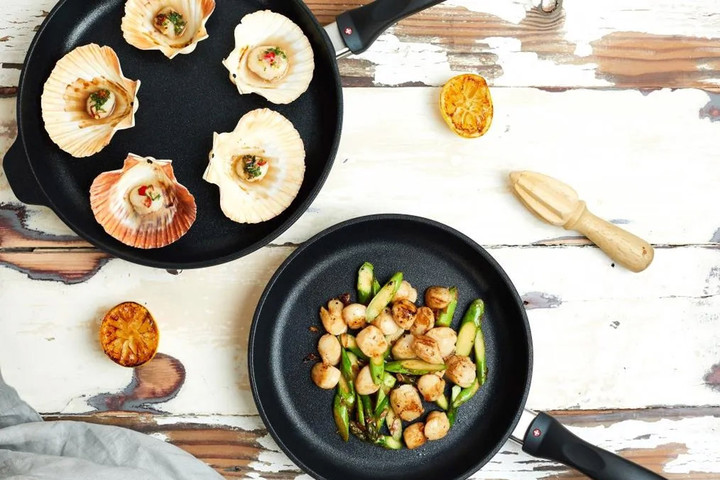 מחבת 28 ס"מ אינדוקציה nonstick  מחוזק בגבישי יהלומים תוצרת Swiss Diamond