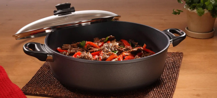 סיר נמוך 32 ס"מ 6.8 ל' nonstick  מחוזק בגבישי יהלומים תוצרת Swiss Diamond